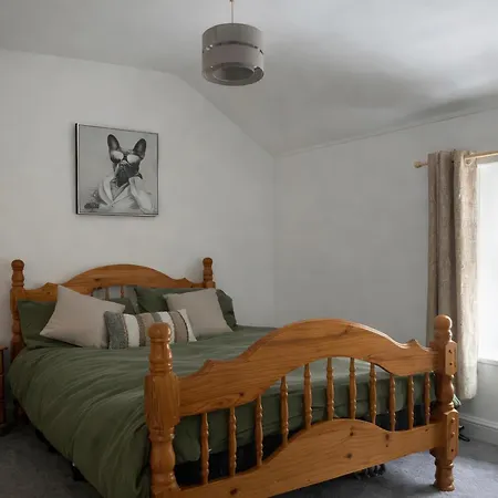 Chestnut Holiday home Bradford (West Yorkshire)